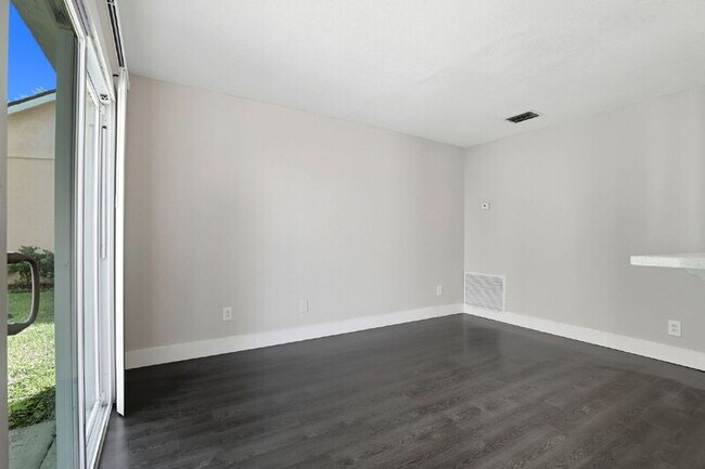 Building Photo - 10669 Satinwood Cir