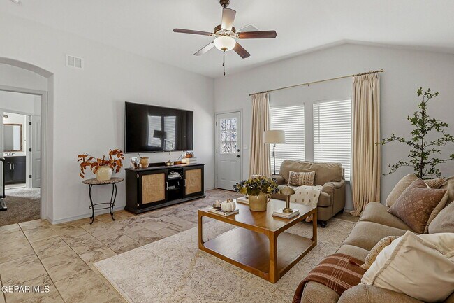 Building Photo - 14905 Tierra Escape Ave