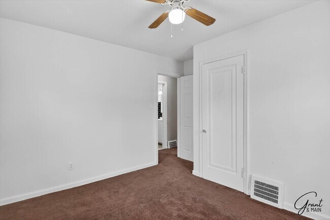 Building Photo - $1300 3 bedroom bungalow