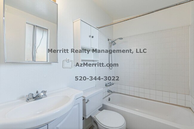 Building Photo - 8518 E Fond Du Lac Dr