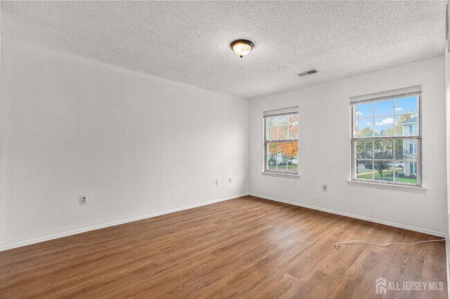 Building Photo - 115 Albury Way