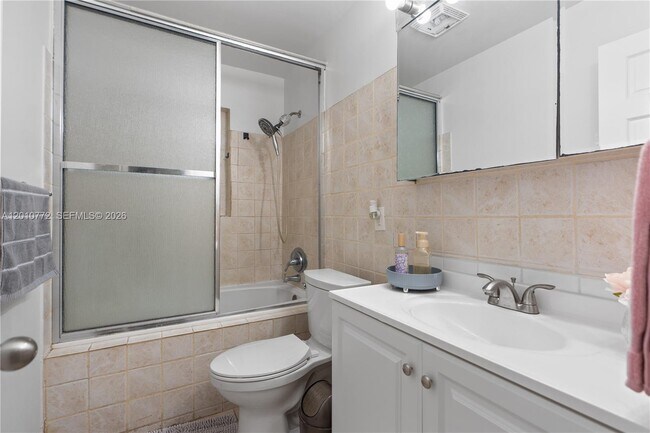 Building Photo - 630 NE 23rd Ct
