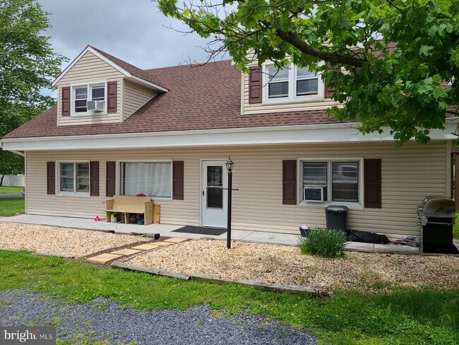 Building Photo - 65 E Hanover St