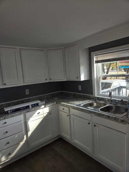 Building Photo - 3045 Crestview Dr