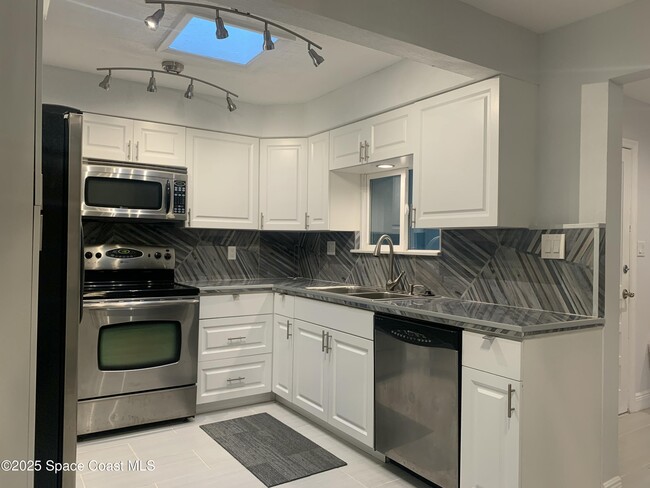 Primary Photo - 136 3rd Ave