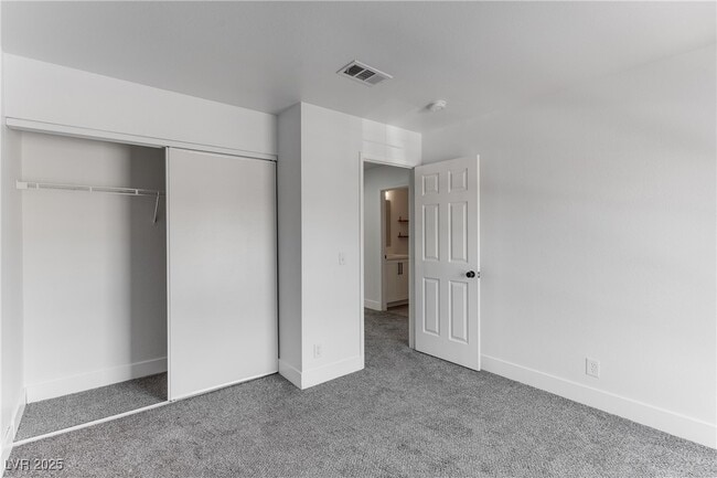 Building Photo - 2819 Briar Knoll Dr