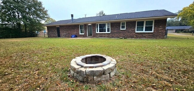 Building Photo - 605 Melbourne Dr