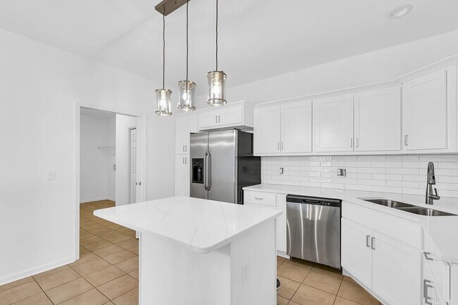 Building Photo - 104 Essex Ln