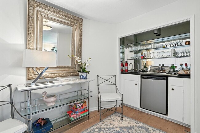 Building Photo - 3951 Gulf Shore Blvd N