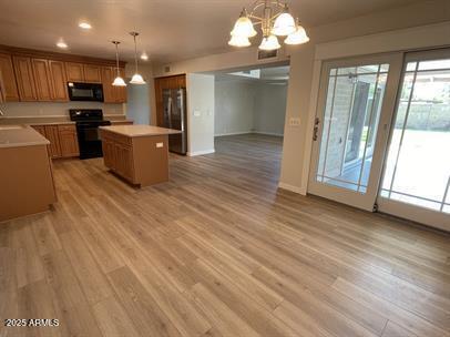 Building Photo - 2139 S La Rosa Dr
