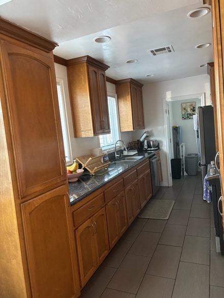 Building Photo - 7055 Comanche Ave