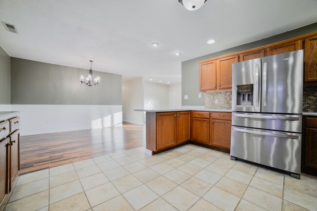 Building Photo - 398 Shady Brook Dr