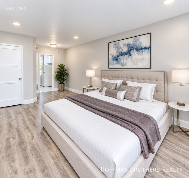 Building Photo - 425 N Oakhurst Dr