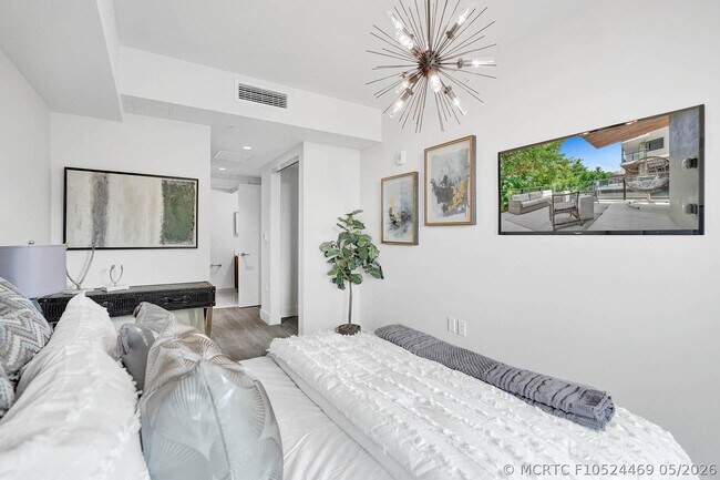 Building Photo - 3040 N Ocean Blvd