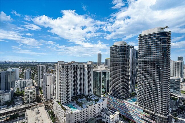 Building Photo - 1000 Brickell Plaza