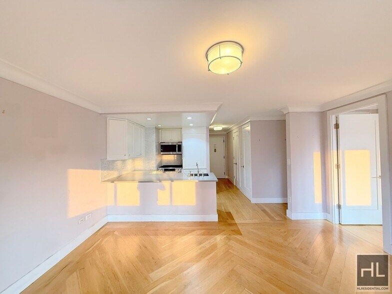 Building Photo - 1 bedroom with home office / Washer and dryer / WEST 93 STREET