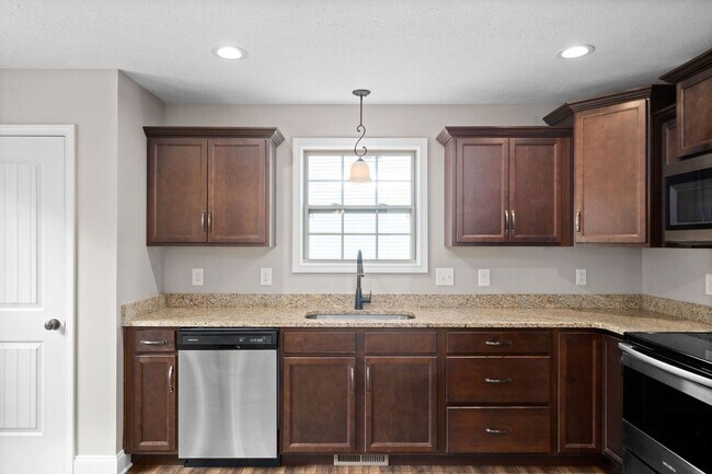 Building Photo - 1709 Rains Rd
