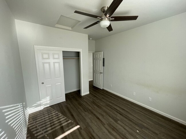 Building Photo - 2 bedroom 2 bath, With garage and fenced yard