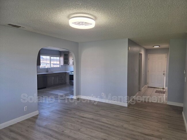 Building Photo - 512 Monterey Dr