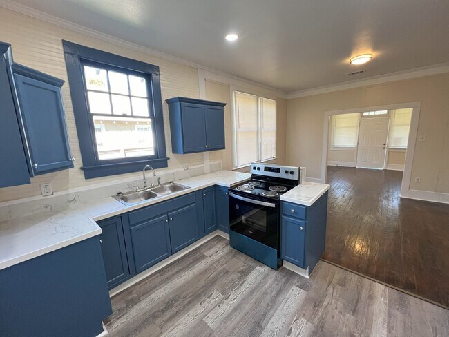 Building Photo - Charming 3-Bedroom Home Near Baton Rouge General Hospital!