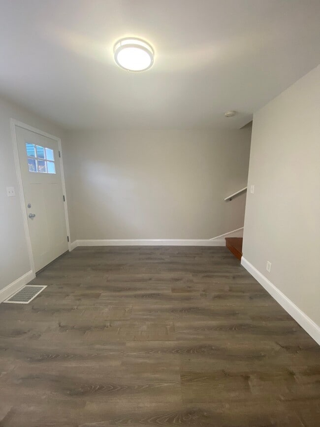 Building Photo - 2841 Round Rd