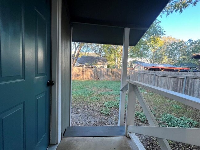 Building Photo - 928 E 56th St