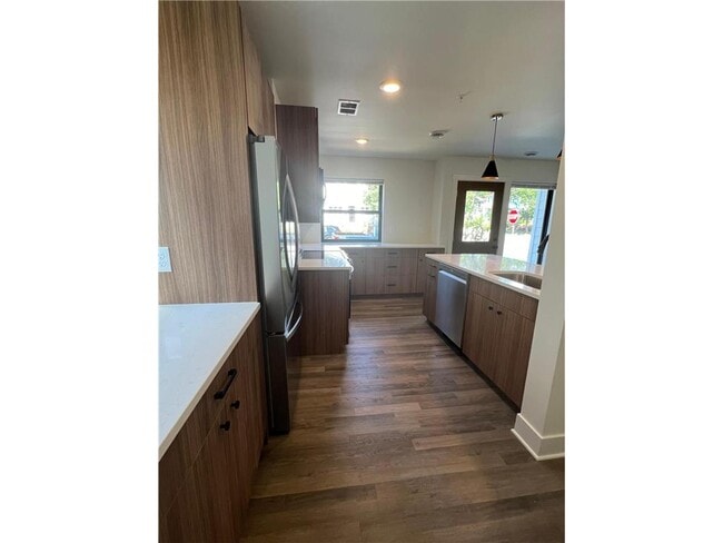 Building Photo - 131 W 46th St