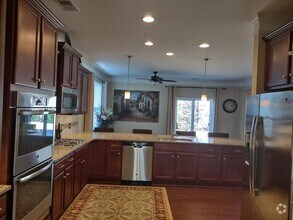 Building Photo - Amazing Four Bedroom Home with GREAT Commu...