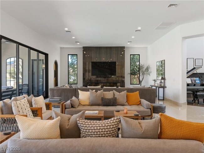 Building Photo - 190 Inveraray Ct