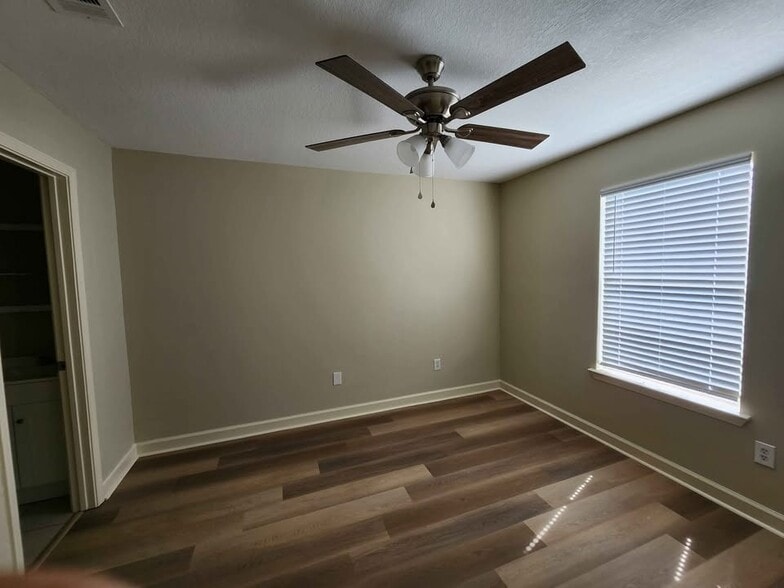 Building Photo - 5080 Gautier Vancleave Rd