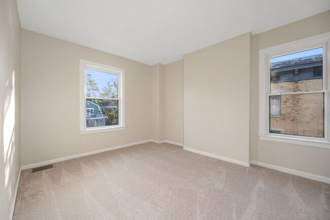 Building Photo - 4667 Hamilton Ave