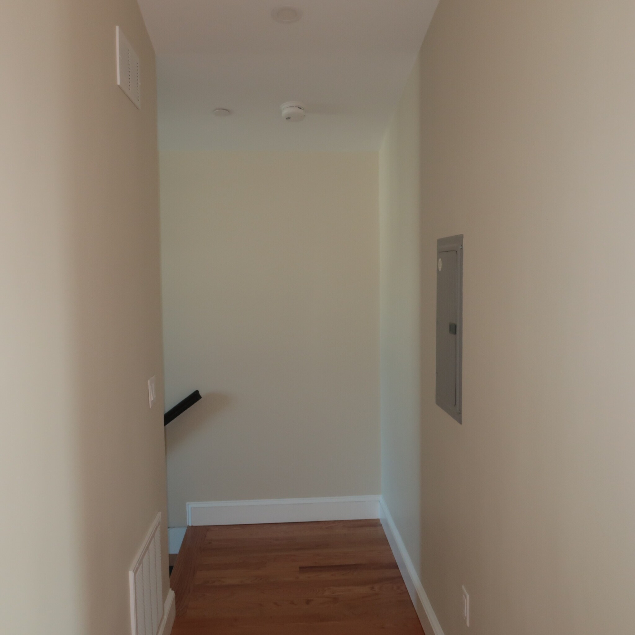 Building Photo - 32 Newhall St