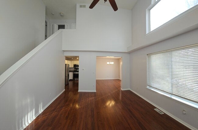 Building Photo - 3910 Old Elm Dr SE