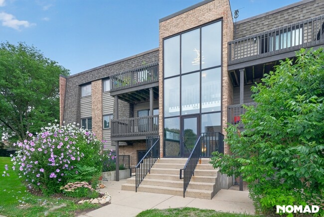 Building Photo - 1420 Stonebridge Cir