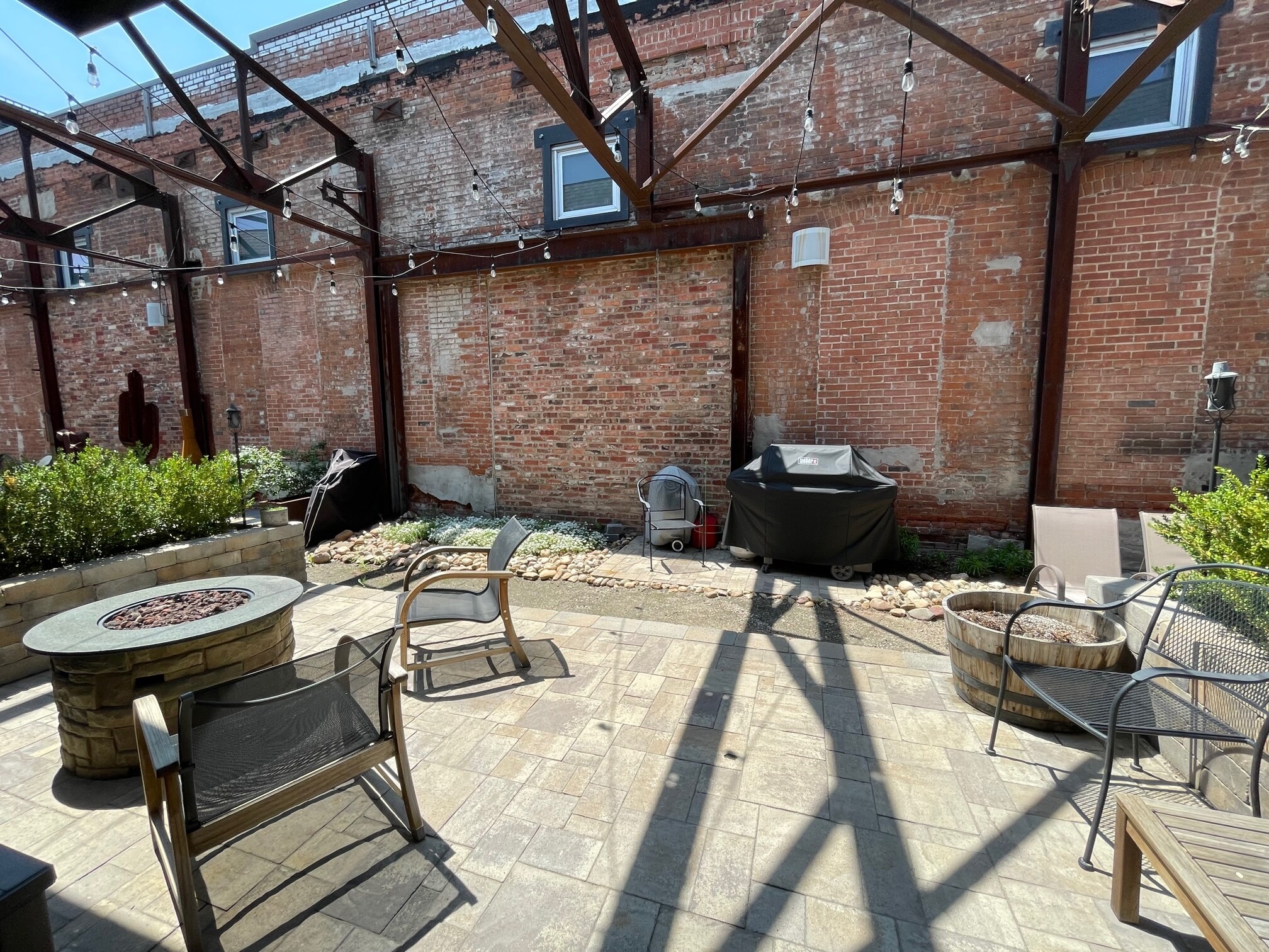 Private back patio gets lots of direct sun - 3033 Blake St