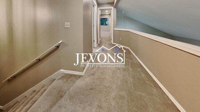 Building Photo - Charming 3-bedroom single-family home with...