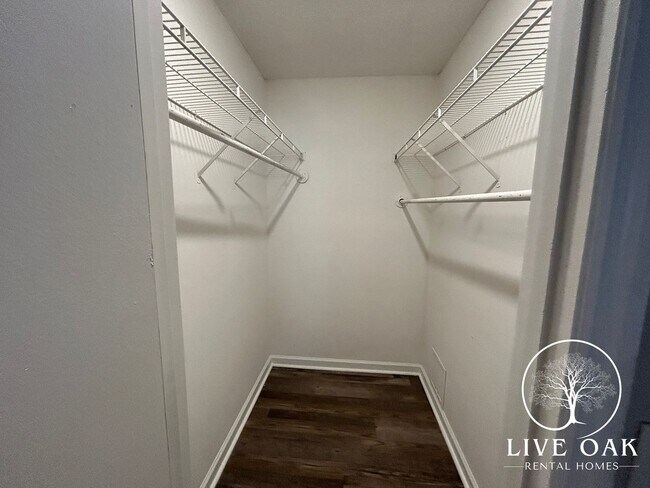 Building Photo - 904 Willowbrook Dr