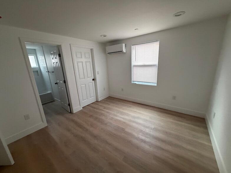 Building Photo - 212 S Orange Ave