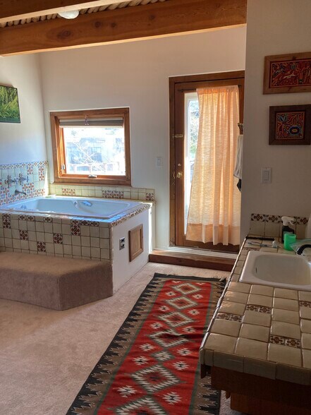 BR1 bath - 342 Whiteoaks Dr NE