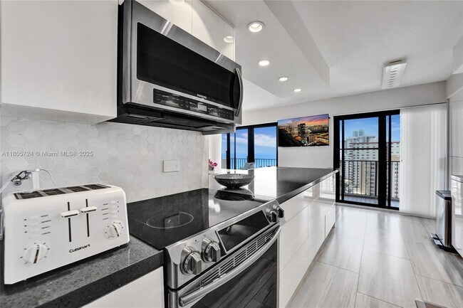 Building Photo - 1201 S Ocean Dr