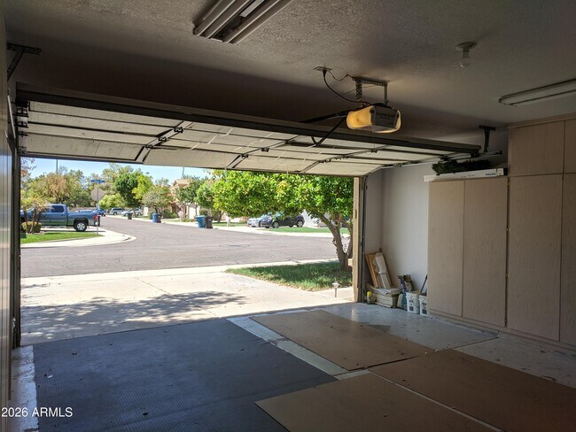 Building Photo - 1321 N Jamaica Way