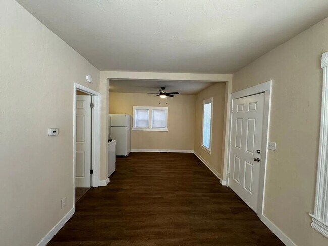 Building Photo - 910 Sahwatch St