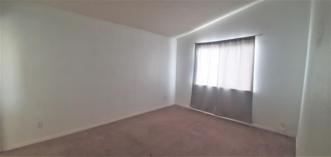 Building Photo - 3400 Tierra Cromo Rd