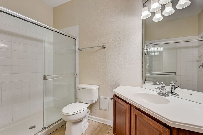 Building Photo - Beautifully Maintained 3-Bedroom, 2-Bathro...