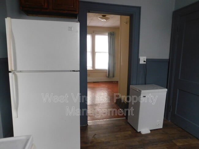 Building Photo - 54 Hunt Ave