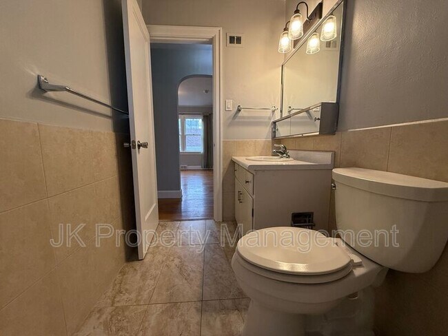 Building Photo - 115 16th St N