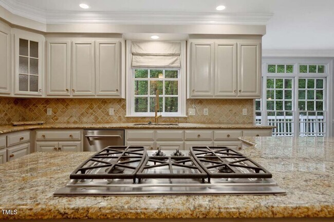 Building Photo - 1202 Summerville Ln
