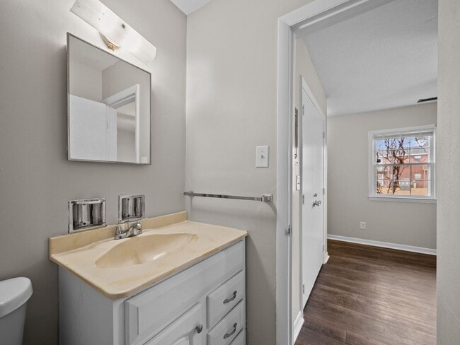 Building Photo - Welcome to Lakeview Park!