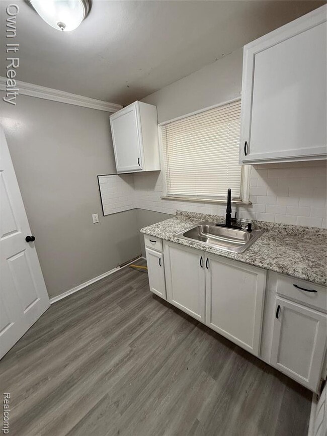 Building Photo - 18750 Avon Ave