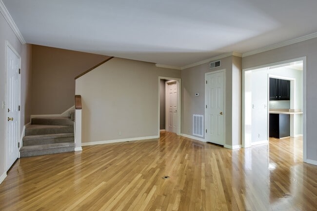 Building Photo - 107 St Charles Pl